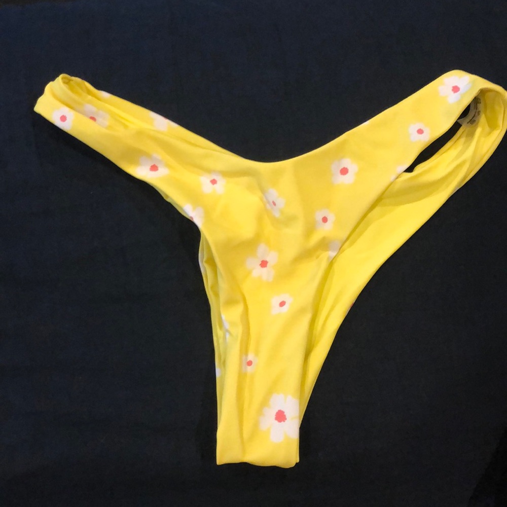 NEVER WORN bikini bottoms